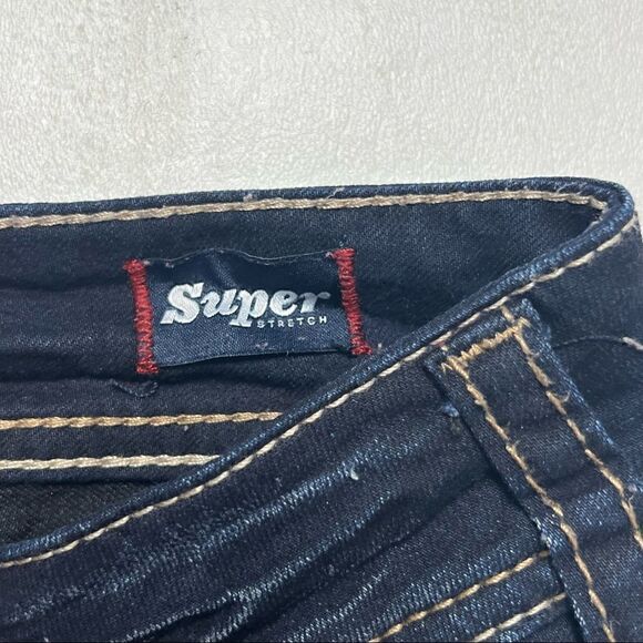 Silver | Dark Denim Suki Mid Rise Capri’s - Picture 4 of 8